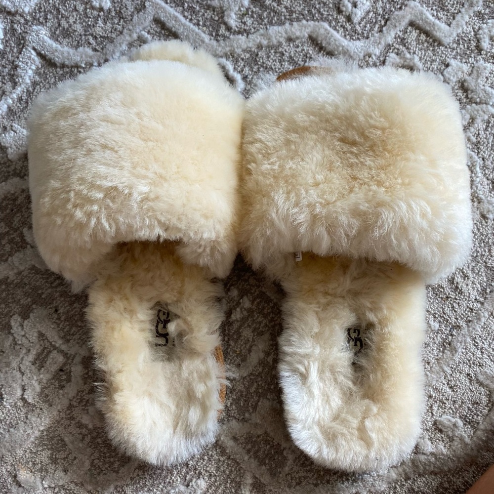 cream/tan ugg slippers